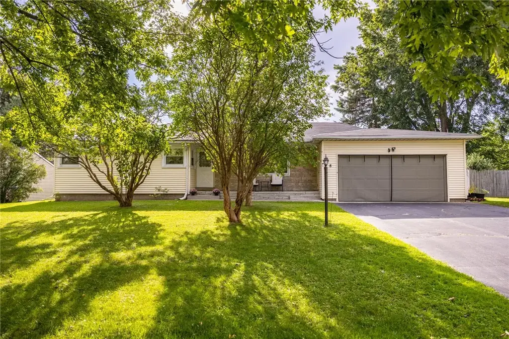 8 Twin Oak Drive, Gates