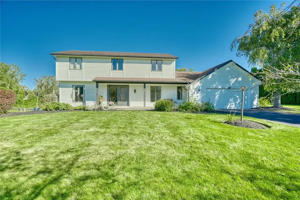 11 Pine Brook Circle, Penfield