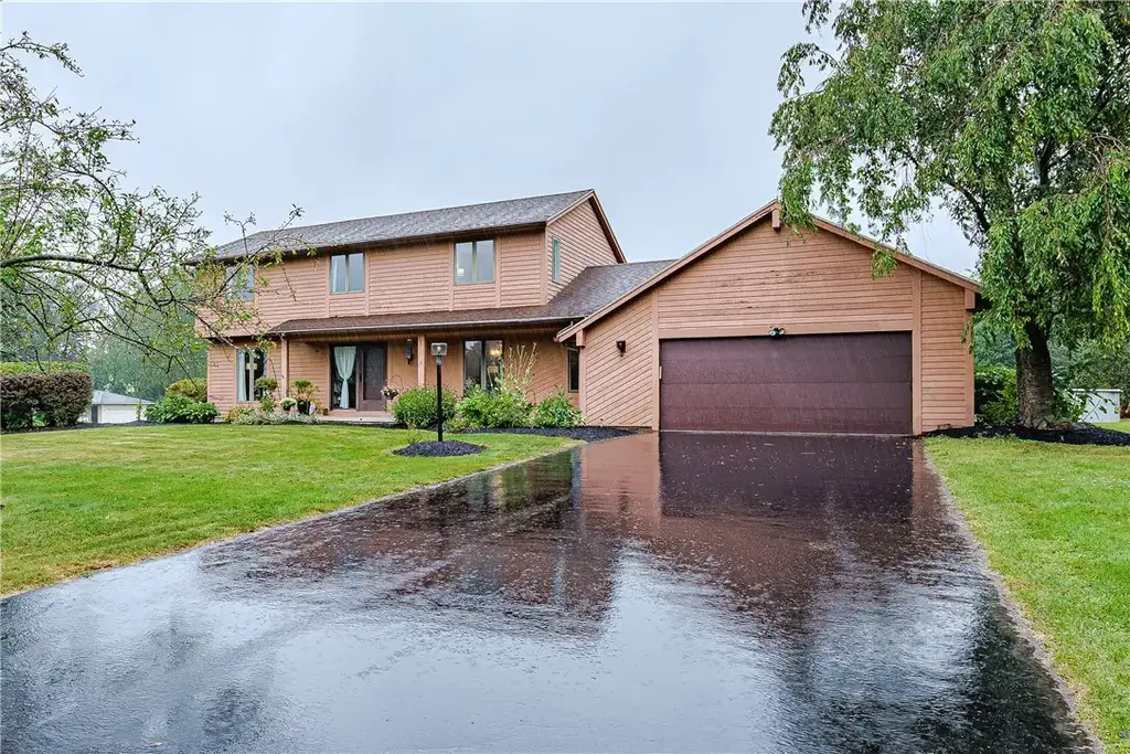 11 Pine Brook Circle, Penfield