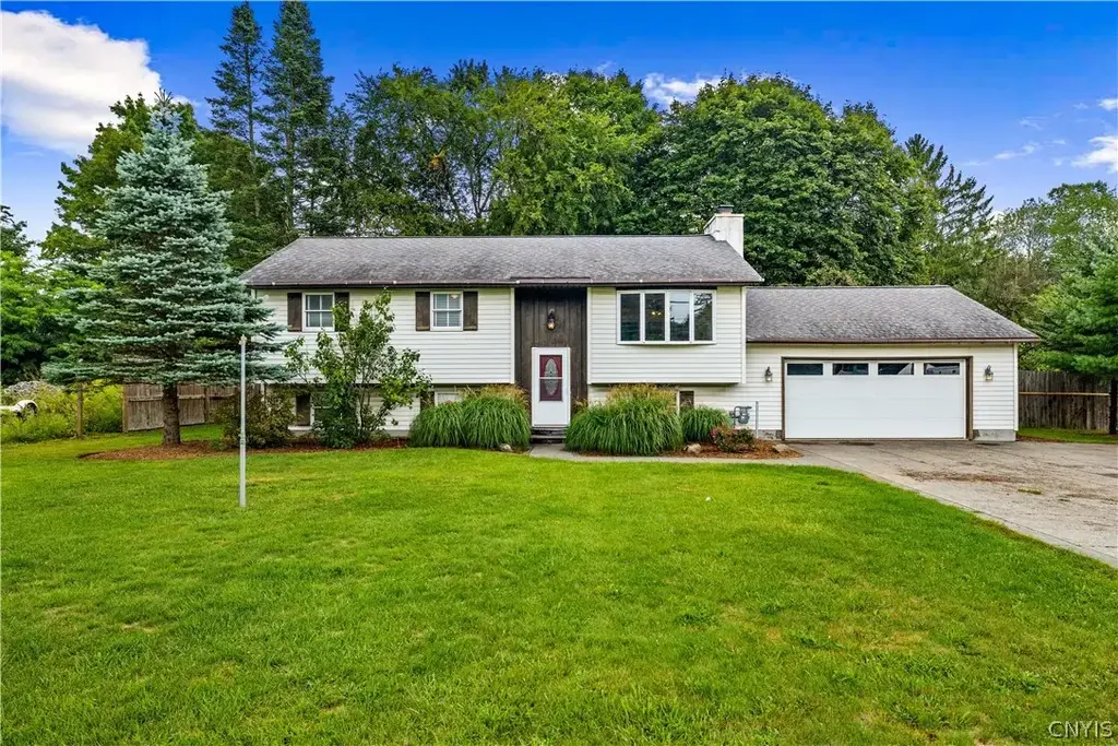 9020 Turin Road, Lee