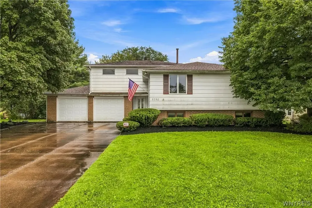 6392 Locust Street Extension, Lockport Town