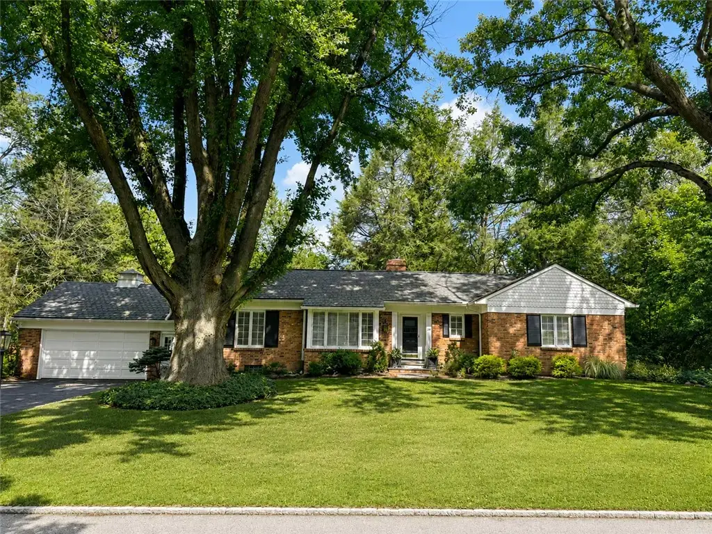 20 Briar Patch Road, Pittsford