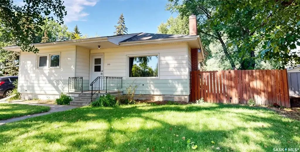 311 Pottery Street, Eastend