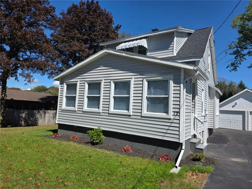 Photo of Listing #R1711637