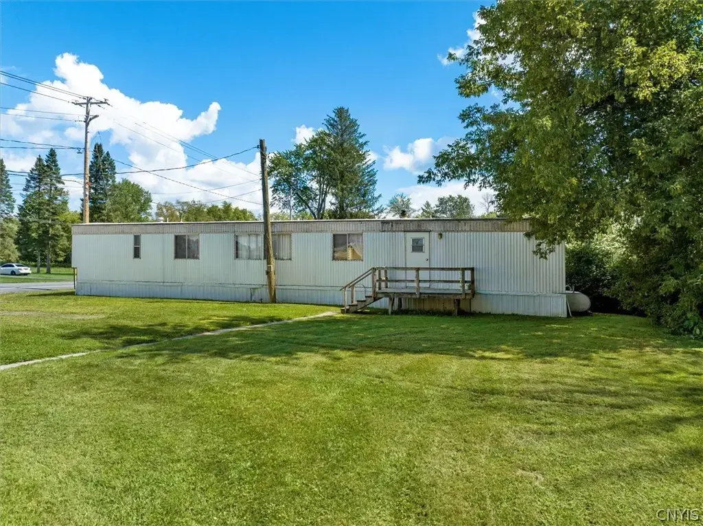 8460 Old River Road, Marcy