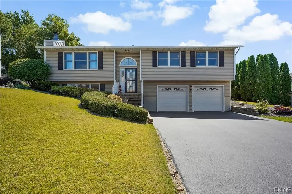 202 Chestnut Hill Drive, Salina