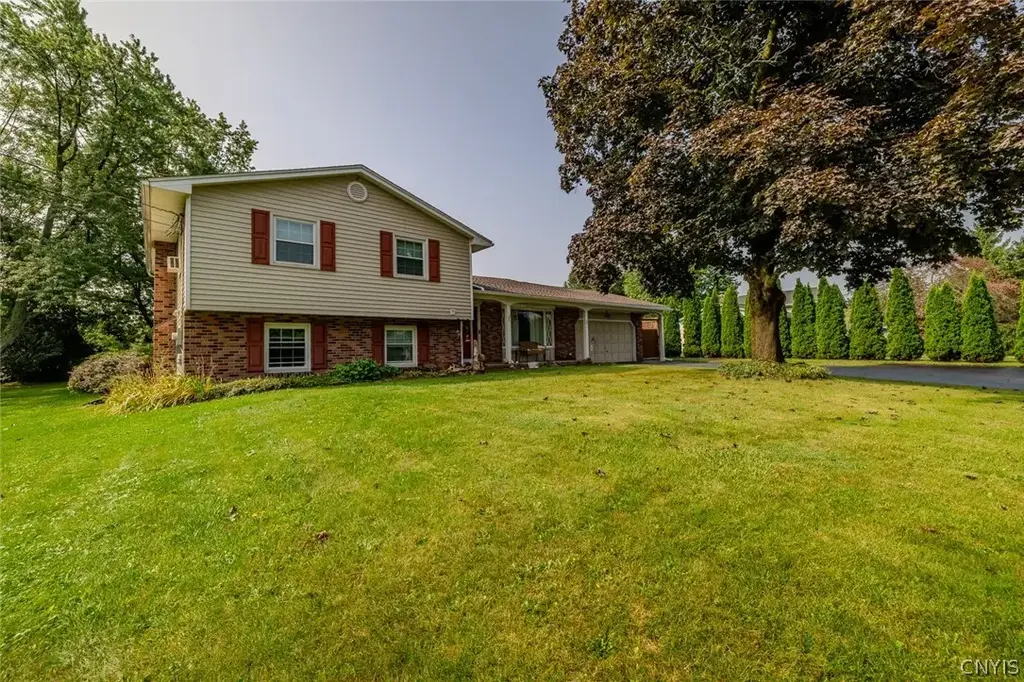 1591 Ayrault Road, Perinton