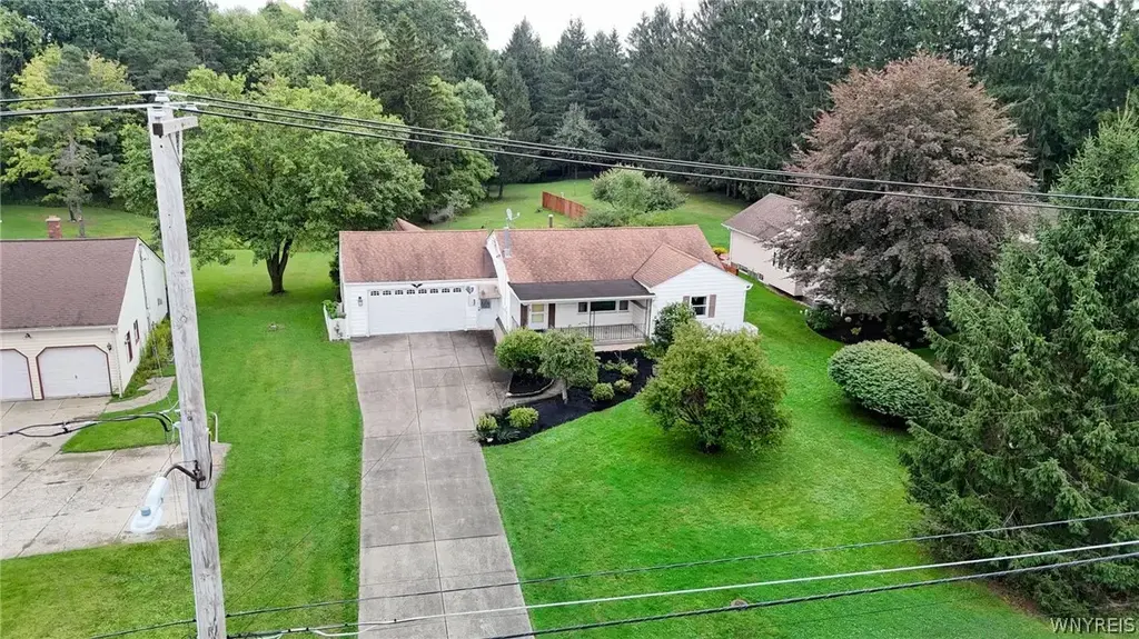 395 Leydecker Road, West Seneca
