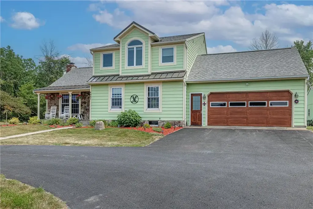 4087 E Lake Road, Livonia