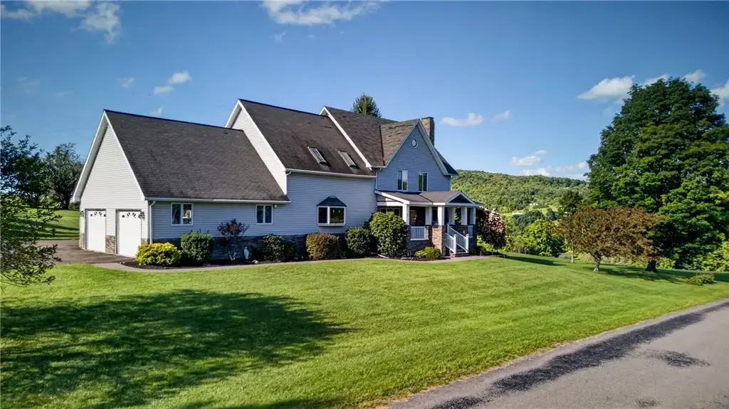 817 May Hill Rd, Ridgebury Twp
