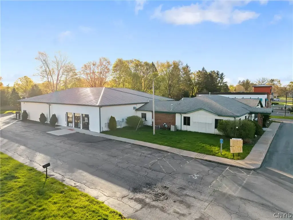 7570 Oswego Road, Clay