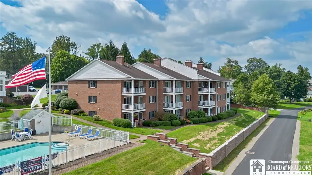 18 W Terrace Avenue, Busti