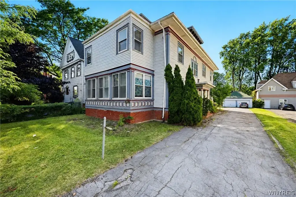 2776 Main Street, Buffalo