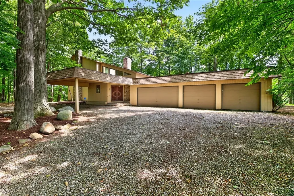 60 Mendon Center Road, Mendon