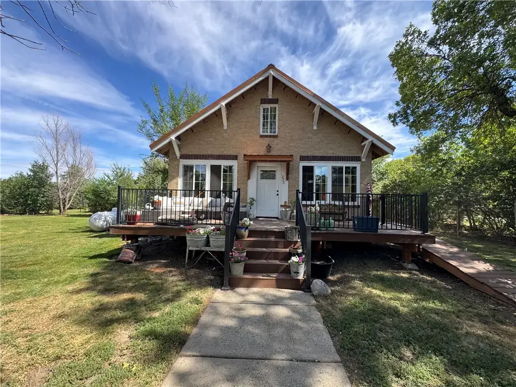 225 4th Street, Custer