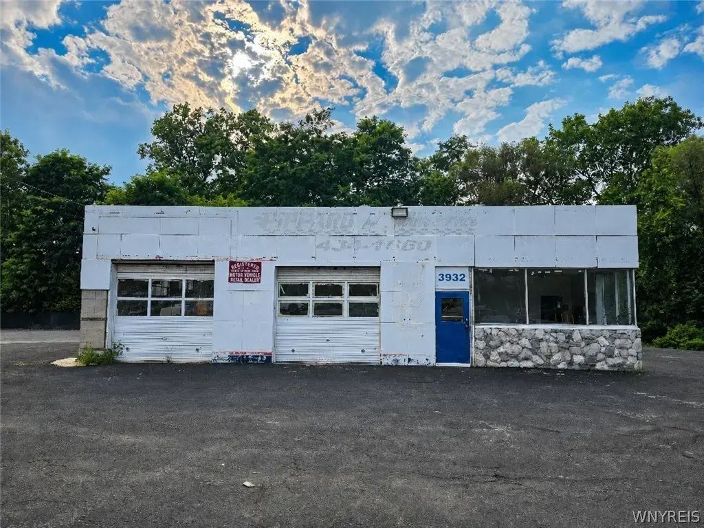 3932 Lockport Olcott Road, Newfane