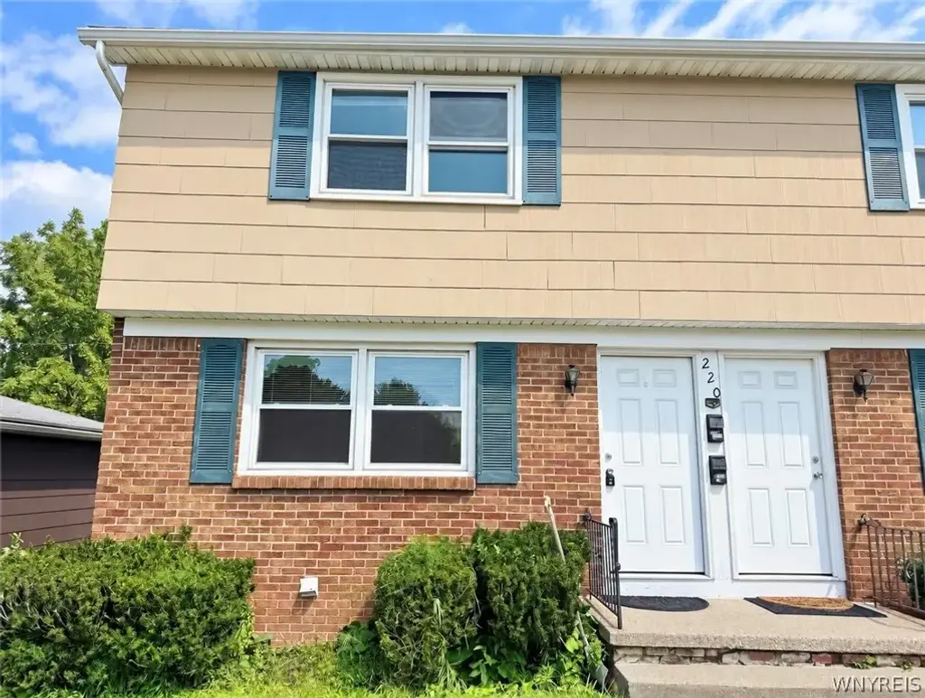 220 Garden Parkway, Amherst