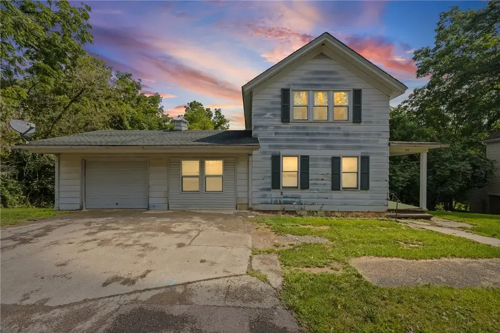 68 Maple Street, Lyons