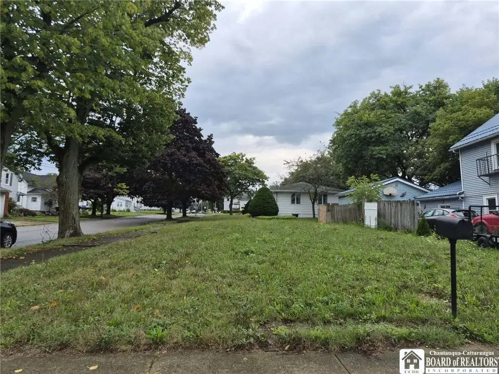 49 E Courtney Street, Dunkirk
