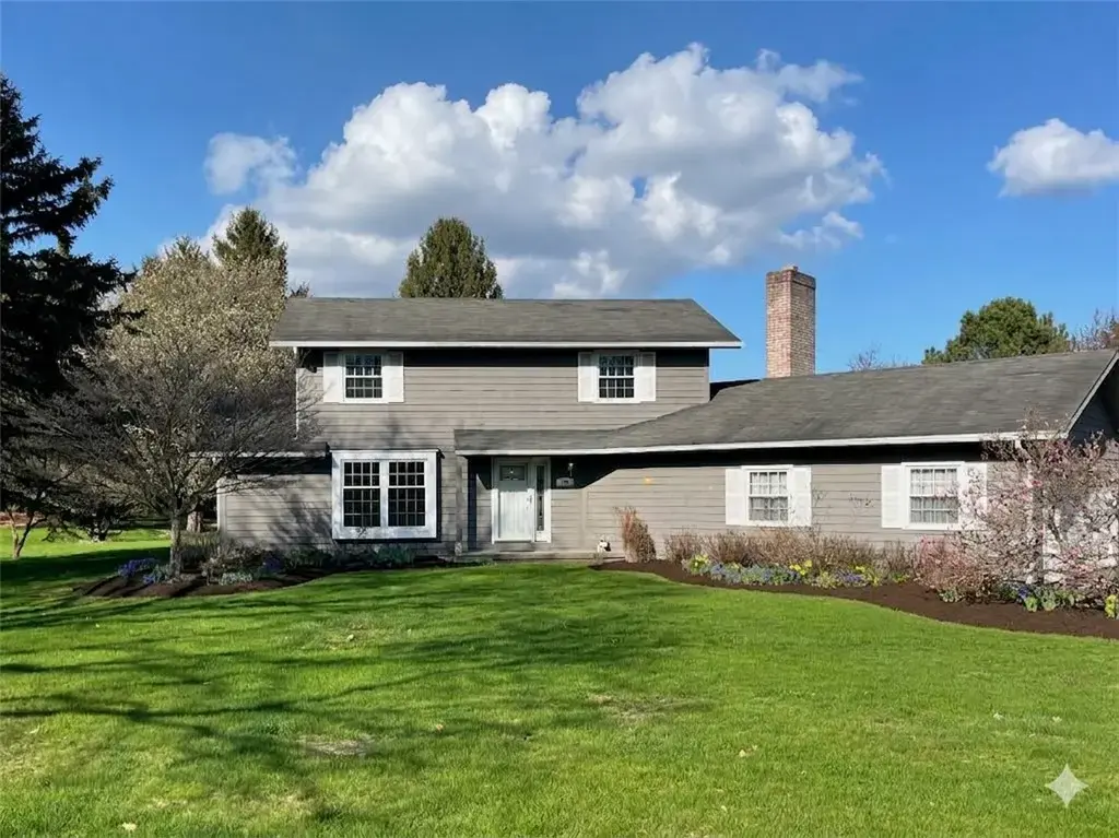100 Drumlin View Drive, Mendon