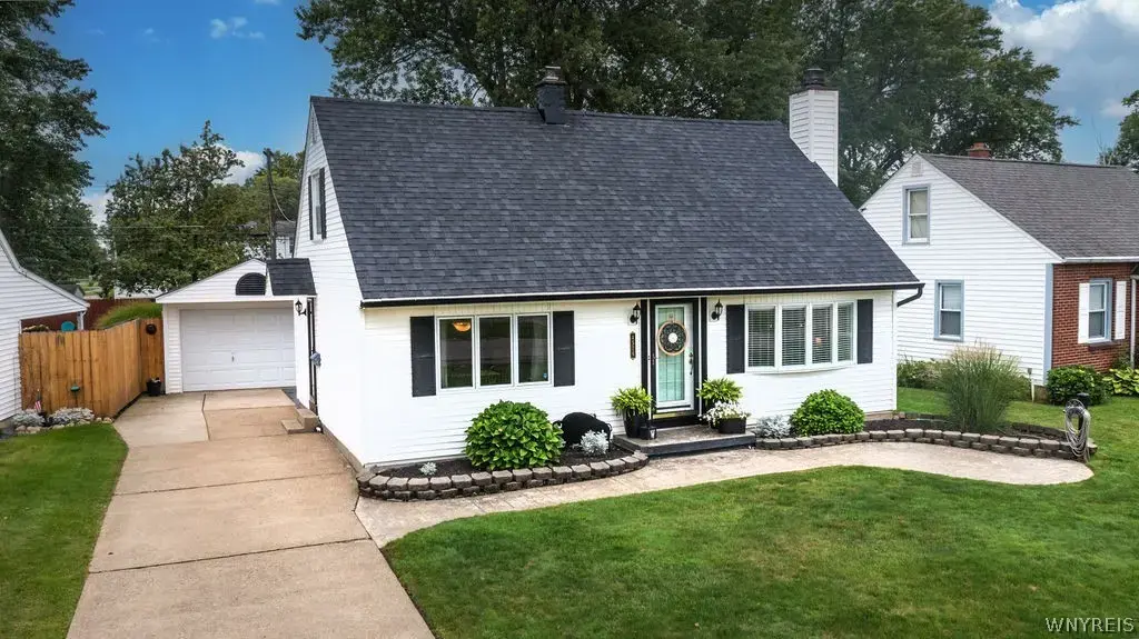 4576 Chapman Parkway, Hamburg