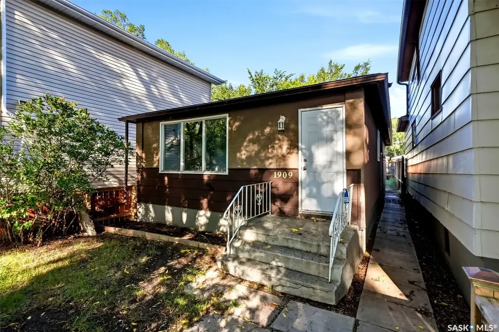1909 Montreal Street, Regina