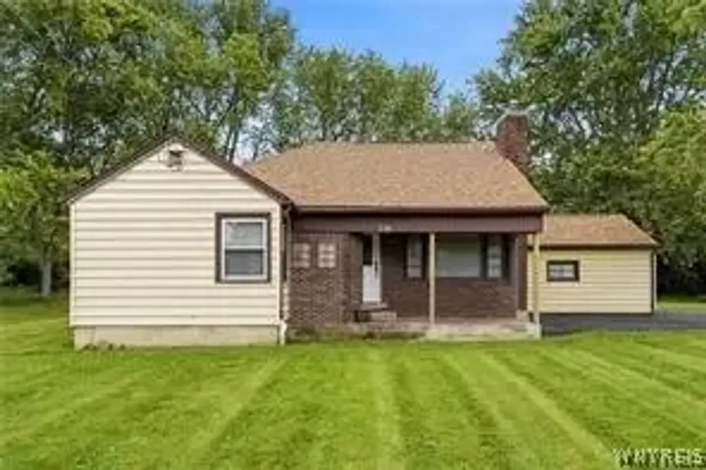 738 Upper Mountain Road, Lewiston
