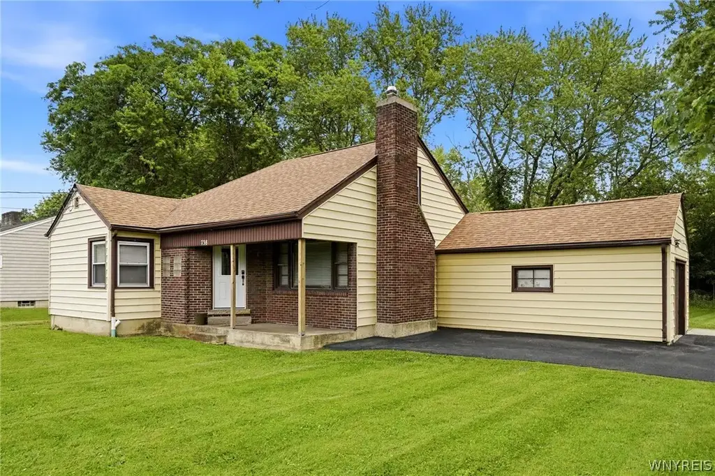 738 Upper Mountain Road, Lewiston