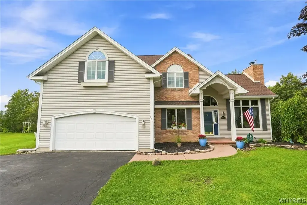 6914 Townline Road, Wheatfield