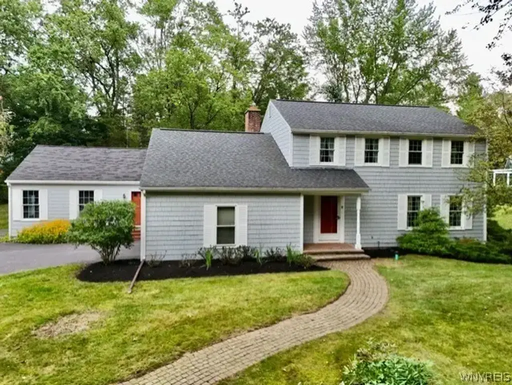 8 Mount Airy Court, Orchard Park