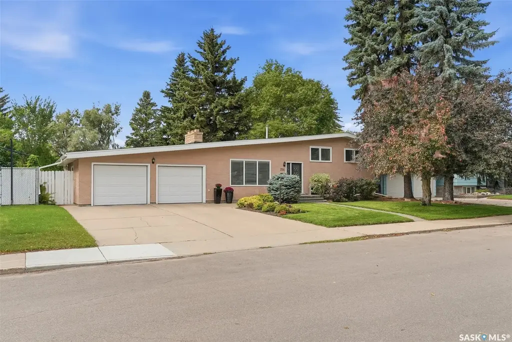 258 East Place, Saskatoon