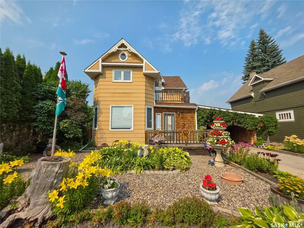234 5th Avenue W, Melville