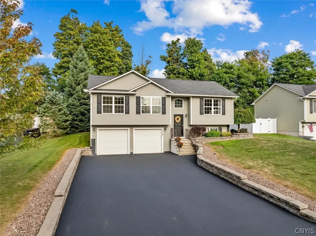 Photo of Listing #S1711708