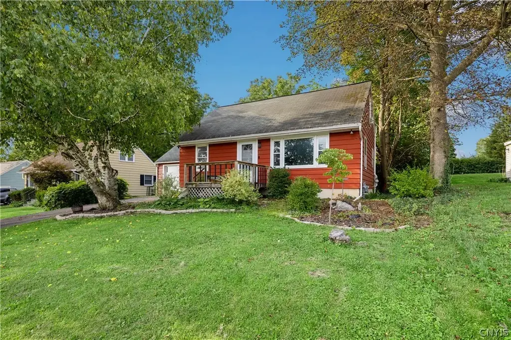 122 W Dauenhauer Street, Manlius