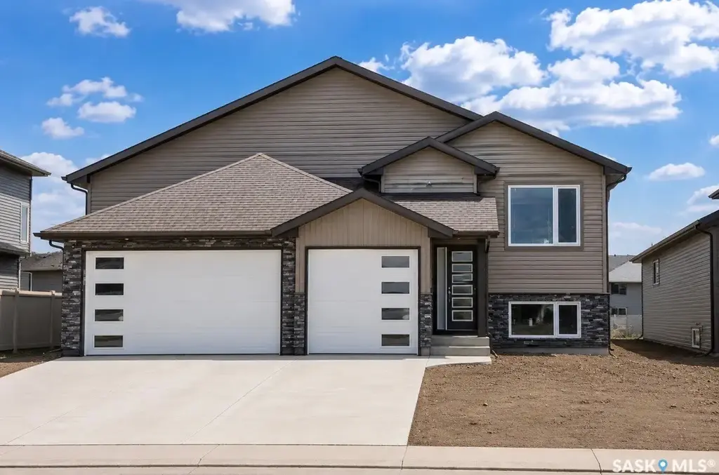 216 Veterans Drive, Warman