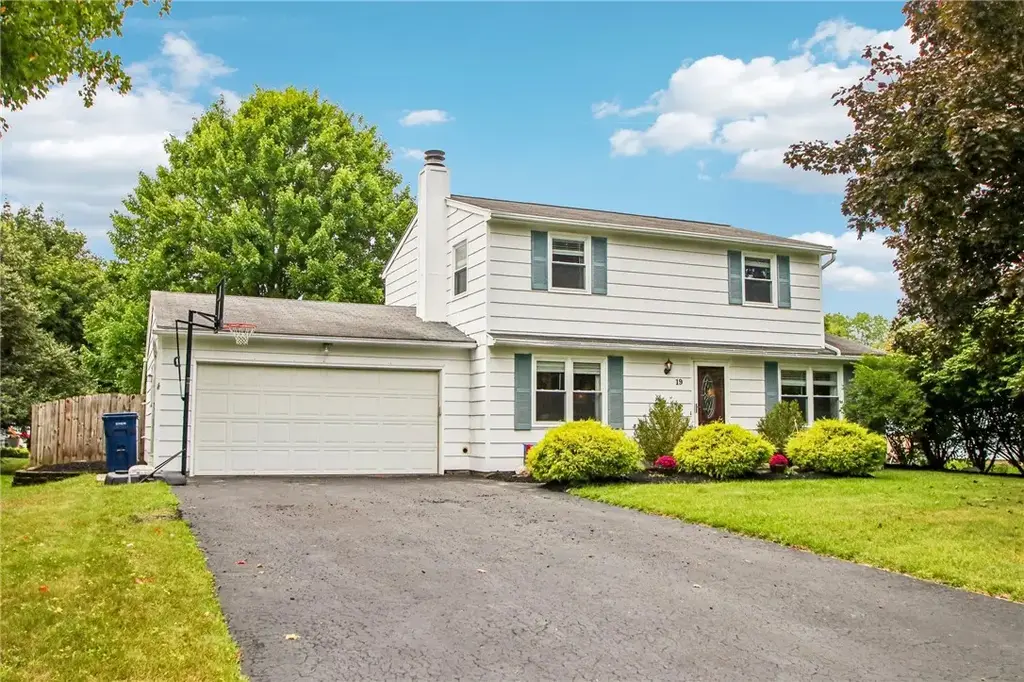 19 Aconbury Drive, Perinton