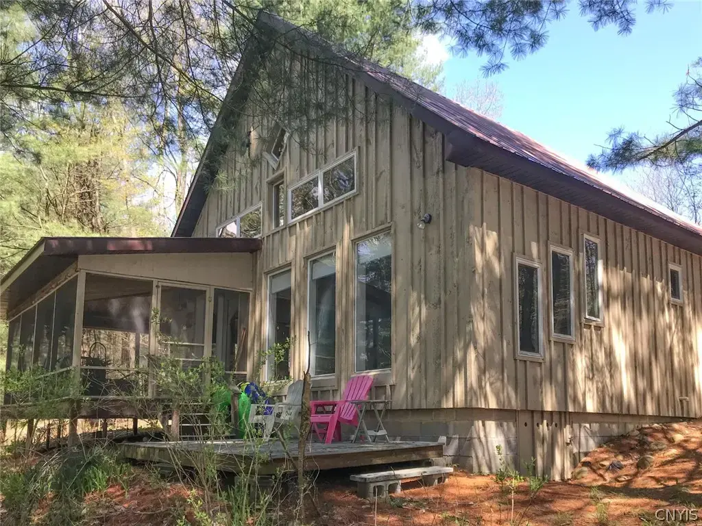 7742 Hiawatha Lake Road, Greig