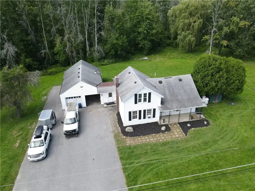 2389 Angling Road, Pembroke