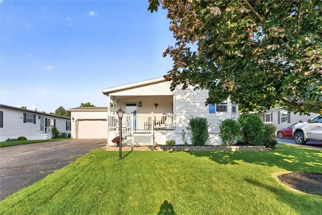 6353 Kims Drive, Victor