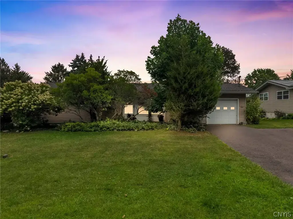 217 Wynnfield Drive, Camillus
