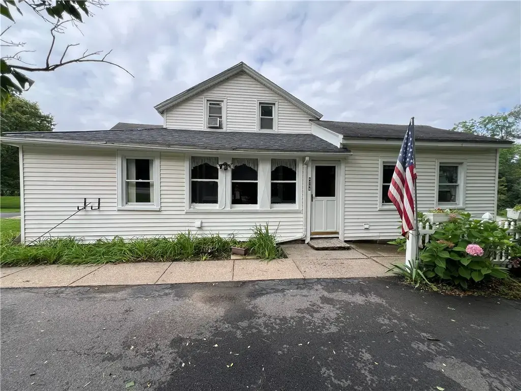 4259 Nine Mile Point Road, Perinton