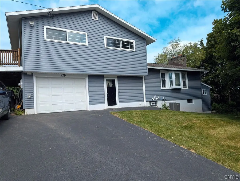 Photo of Listing #S1711308