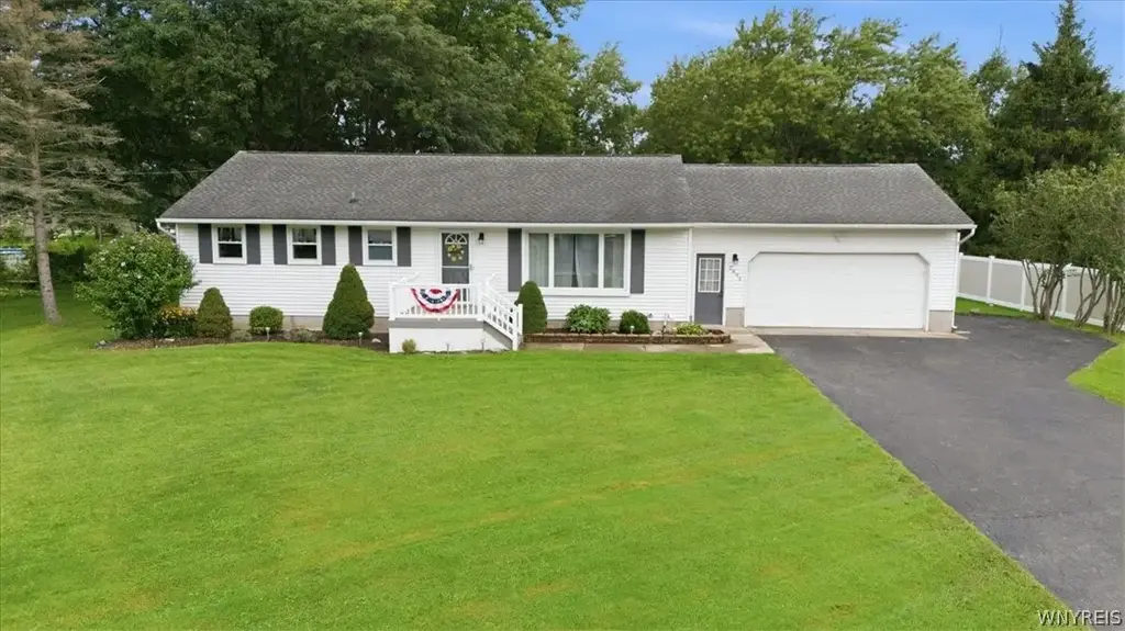 2893 Walck Drive, Wheatfield