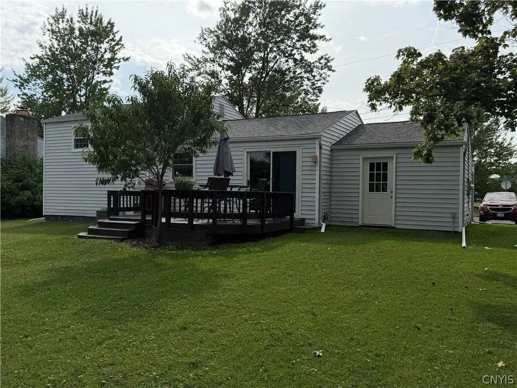 7437 Farmstead Road, Clay
