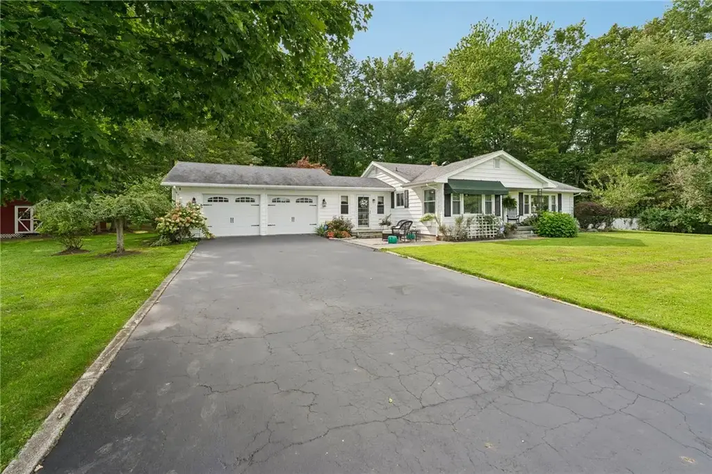 8696 Hopkins Road, Batavia