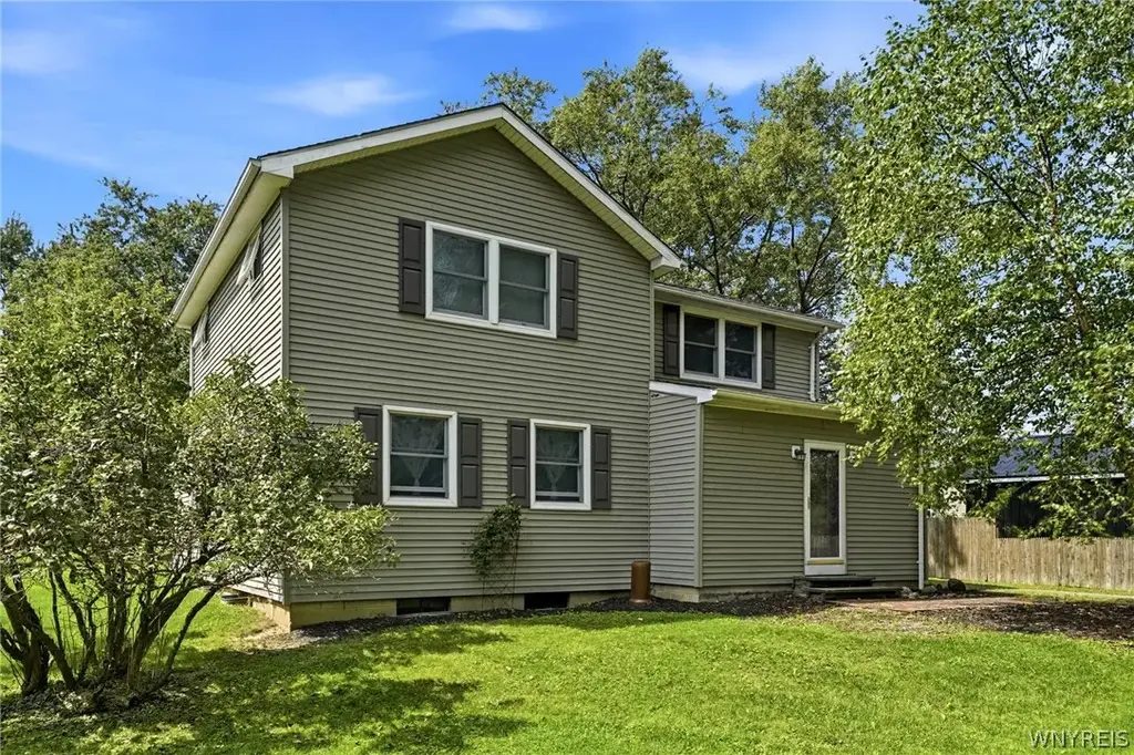 1021 Orchard Park Road, West Seneca