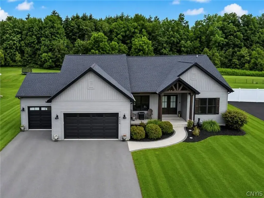4534 Hollyshire, Clay