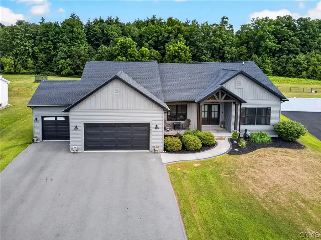 4534 Hollyshire, Clay