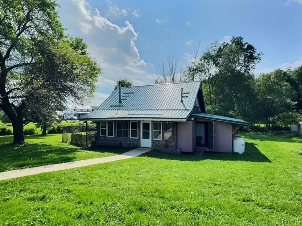 377 Hunts Corners Road, Lapeer