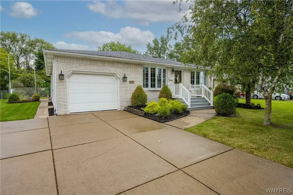457 N Creek Drive, Cheektowaga